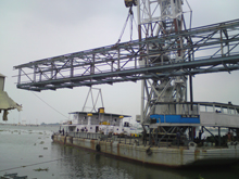 Conveyor on a barge crane